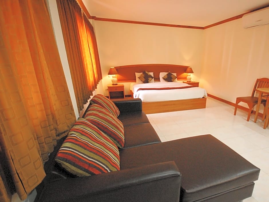 Golden Land Hotel