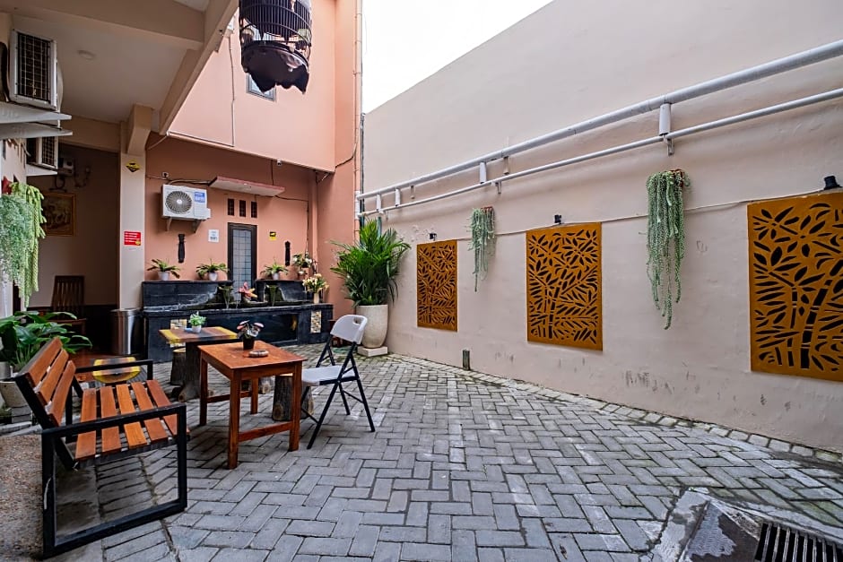 RedDoorz near Kampung Inggris Pare