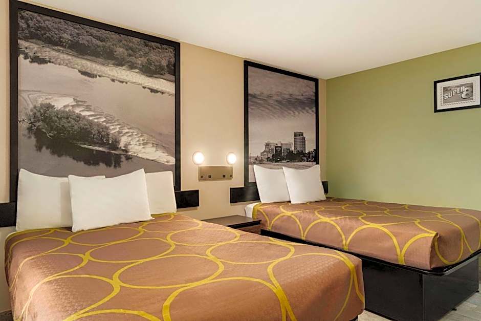 Super 8 by Wyndham Ocean Springs Biloxi