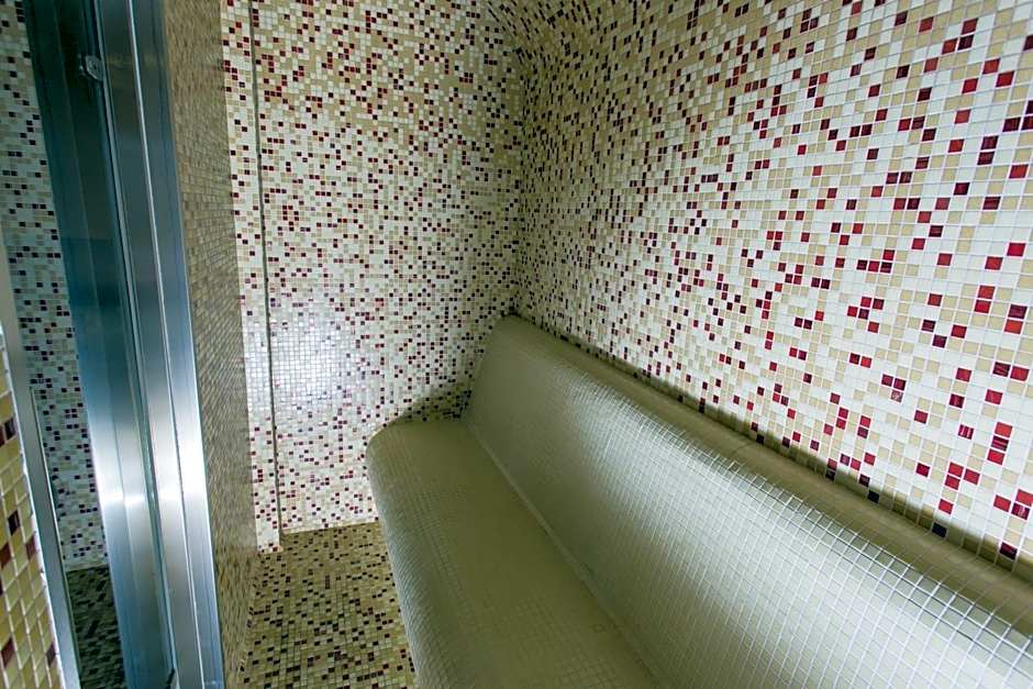 Révész Hotel, Restaurant and Rosa Spa