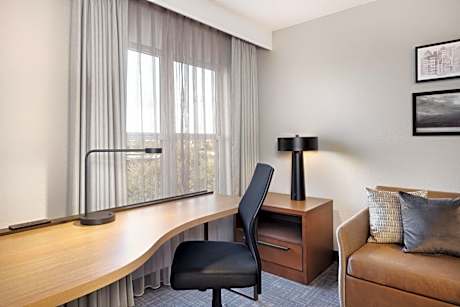 One-Bedroom Queen Suite