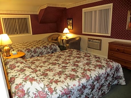 Queen Room with Two Queen Beds and Spa Bath