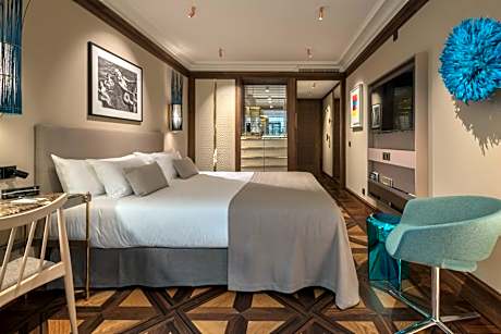 Signature Double Room with Side Sea View