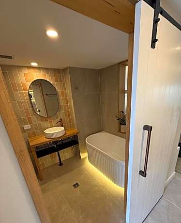 Superior King Studio