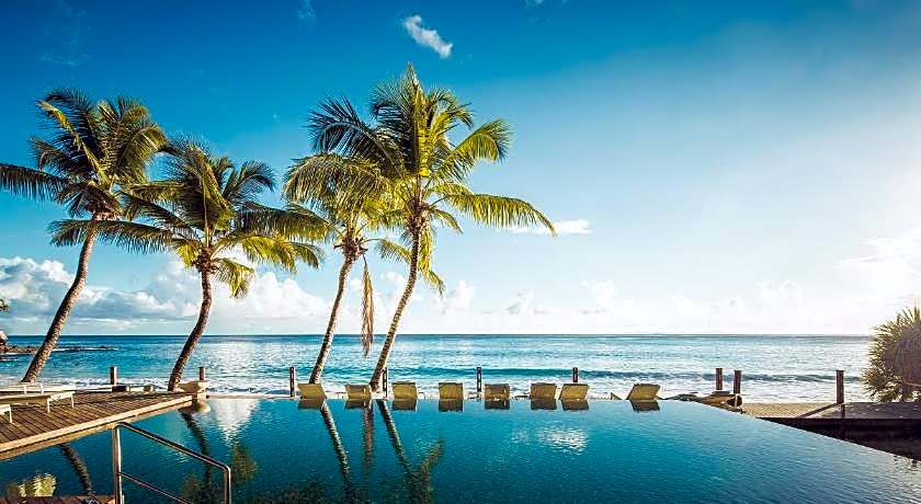 Carana Beach Hotel