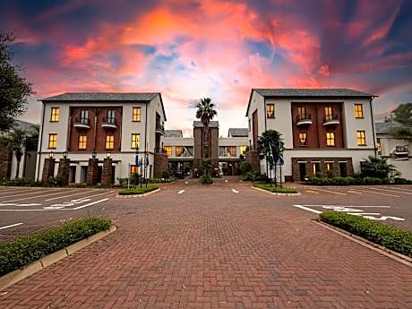 Tayfin Royale Hotel & Conference Centre