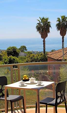 Two-Bedroom Apartment (8 Adults) - Split Level