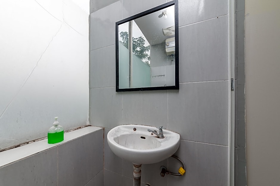 Urbanview Hotel Ellegan Residence Alam Sutera Serpong