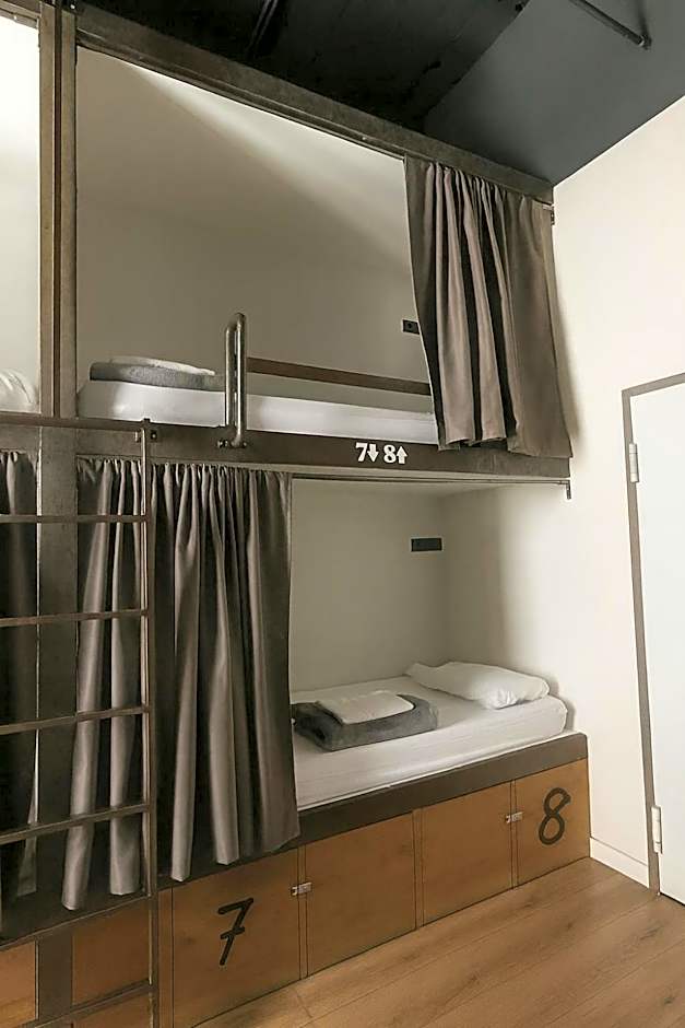 Black Swan Hostel Sevilla