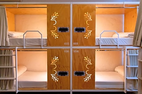 Bed in 8-Bed Mixed Dormitory Room