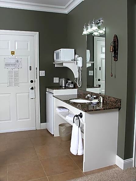 Depot Inn & Suites