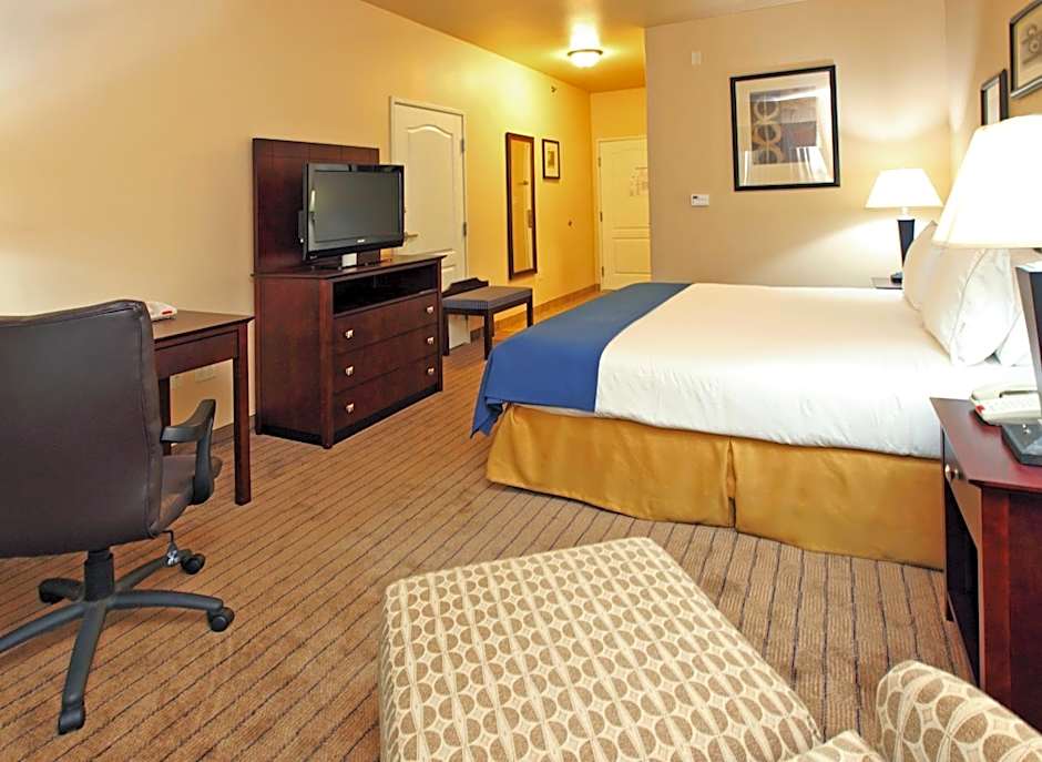 Holiday Inn Express Hotel & Suites Marshall By IHG