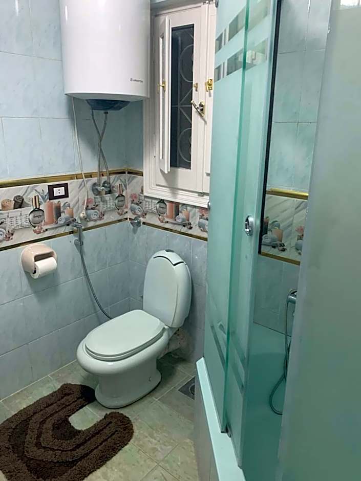 Nice luxurious stay in a modern airconditioned suite , Flat screen TVs, Free Wi-Fi, balcony in the heart of Alexandria