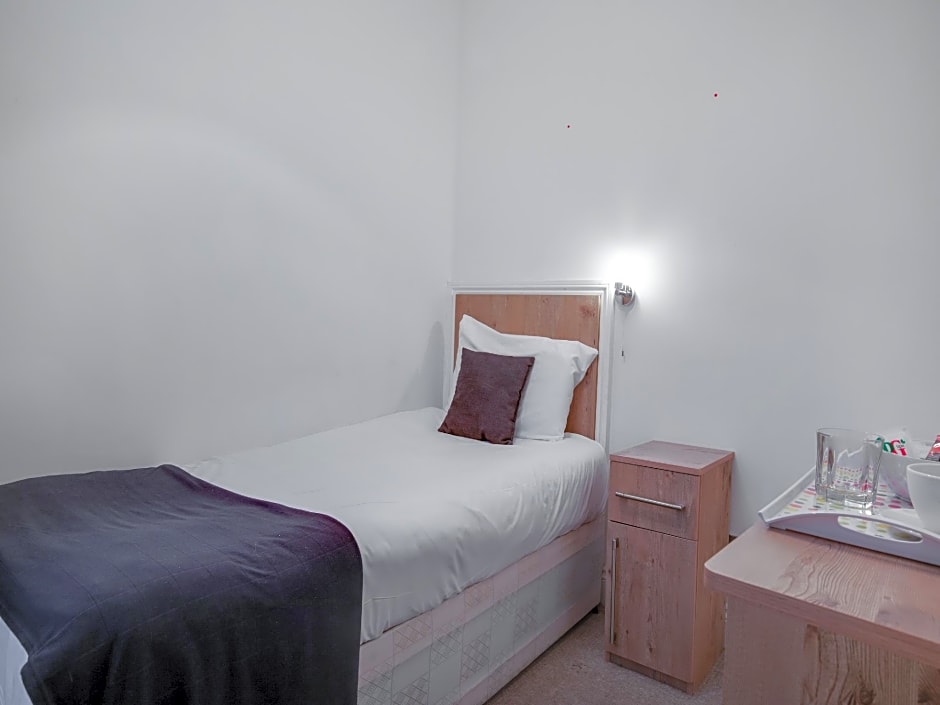 OYO TamTam Acton Hotel