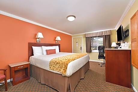 Standard Queen Room