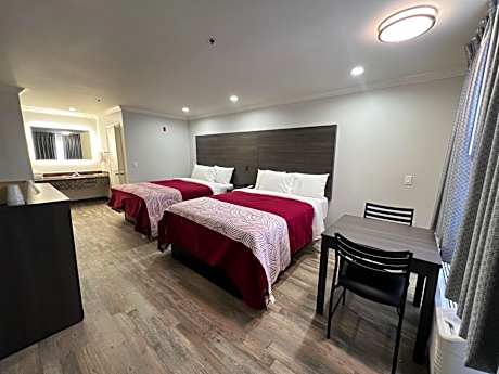 Deluxe Queen Room with Two Queen Beds