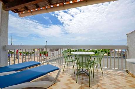 Double Room with Balcony and Sea View
