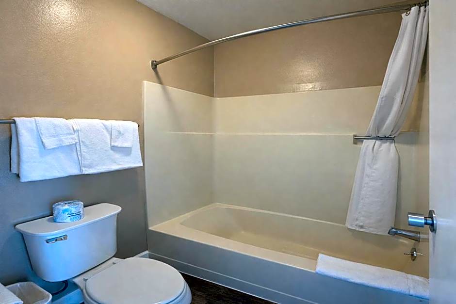 Scottish Fairway Inn