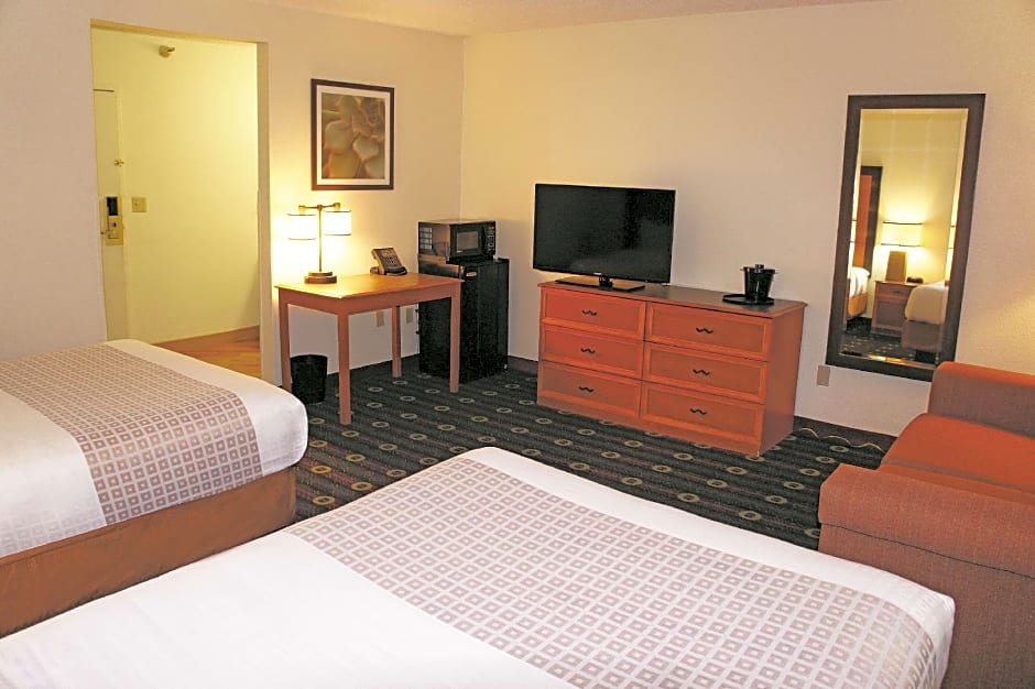 La Quinta Inn Kc North – Kansas City, MO