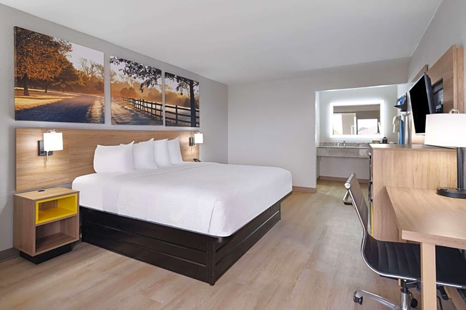 Days Inn by Wyndham Montgomery I-85