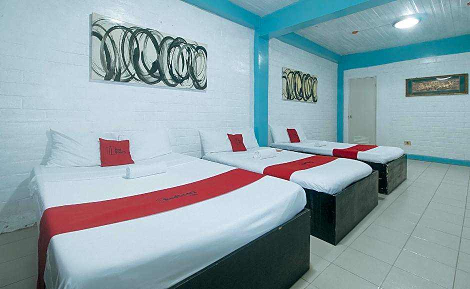 RedDoorz @ La Maria Pension and Tourist Inn