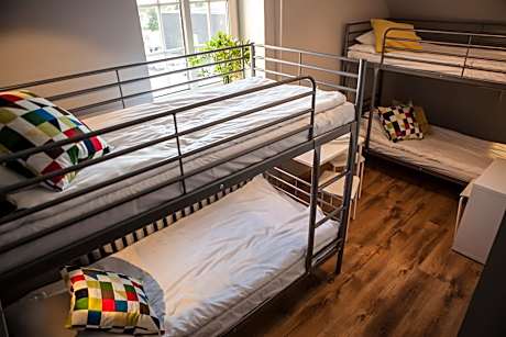 Family Room with Shared Bathroom (5 Adults)