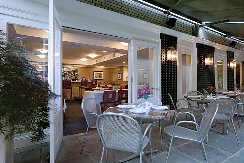 The State Plaza Hotel