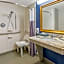 La Quinta Inn & Suites by Wyndham Denison - North Lake Texoma