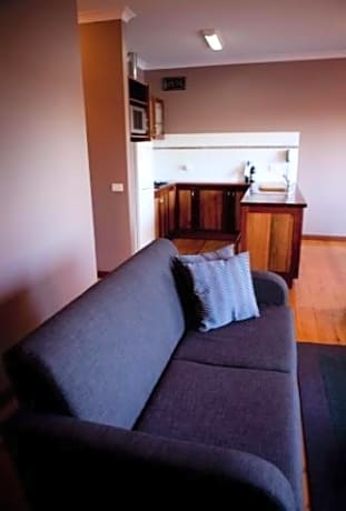 One-Bedroom Villa with Lake View and Spa Bath
