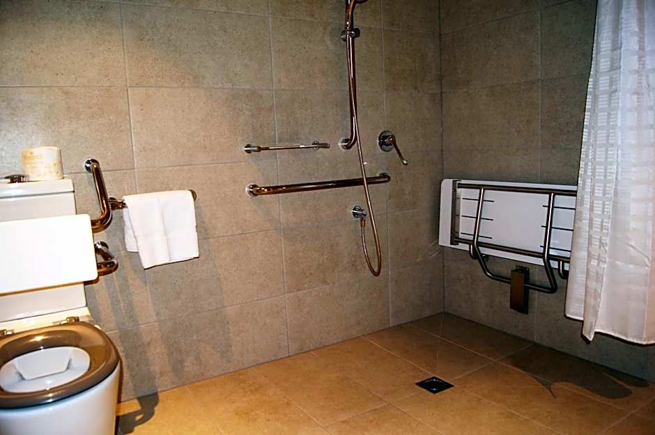 QUALITY HOTEL LAKESIDE