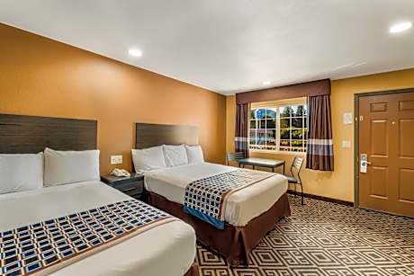 Queen Room with Two Queen Beds - Smoking