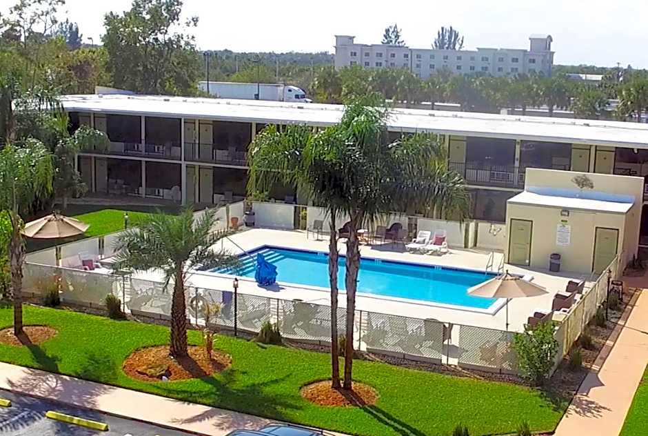At Home Inn - Fort Pierce