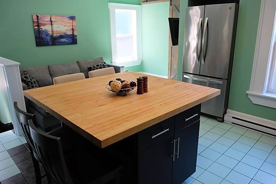 Comfy Apt, Top Floor, Excellent Kitchen