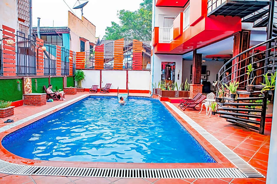 Ruby Riverside Hotel & Hostel