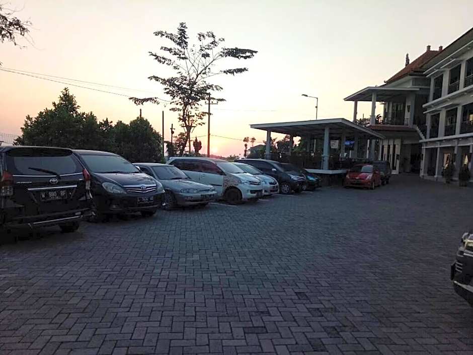 Avila Ketapan Rame Hotel