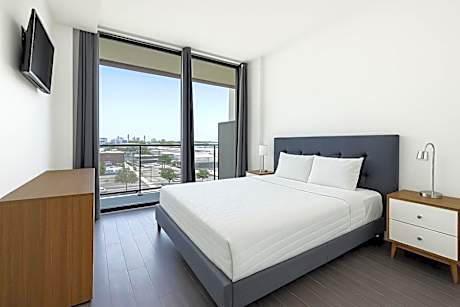 Deluxe Queen Room with City View, Non-Smoking