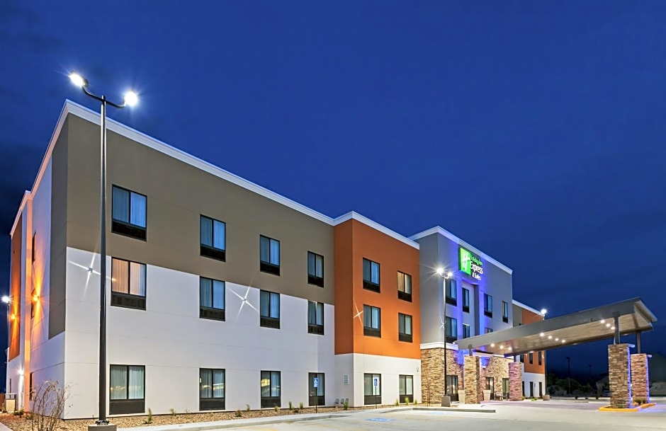 Holiday Inn Express & Suites Perryton