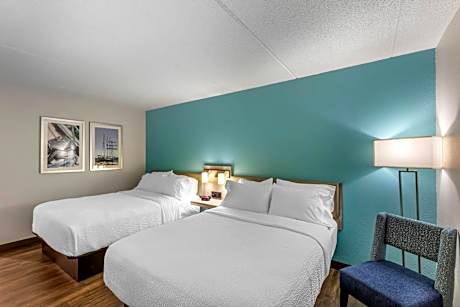 Standard Room with Two Queen Beds and Roll-In Shower - Disability Access / Non Smoking / Pet Friendly