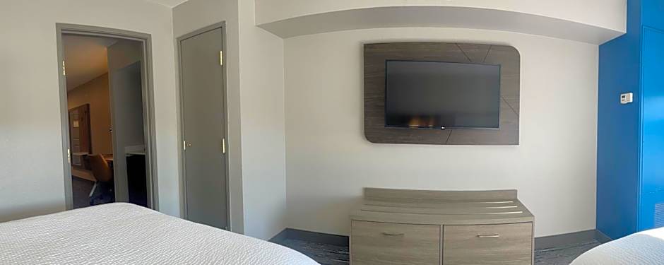 Holiday Inn Express & Suites Marquette By IHG