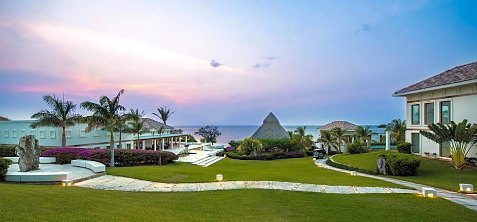 Las Verandas Hotel & Villas