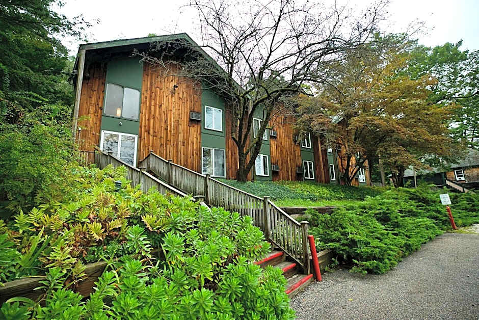 Apple Tree Inn – Lenox, MA