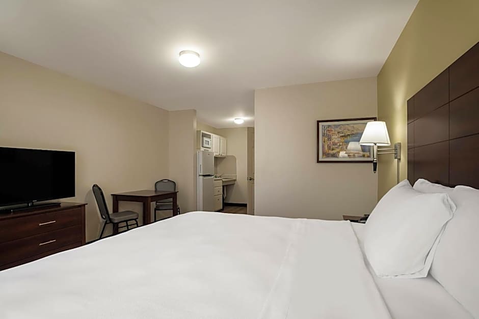 Suburban Studios Denver Central-Arvada