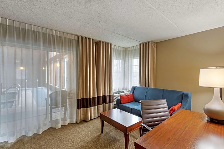 Comfort Inn and Suites Jackson - West Bend