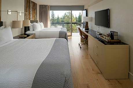 Guest Room, 2 Queen Beds, Pool View