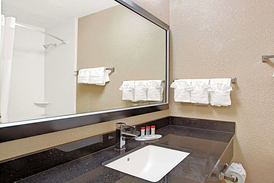 Ramada Plaza Charlotte/s End – Charlotte, NC