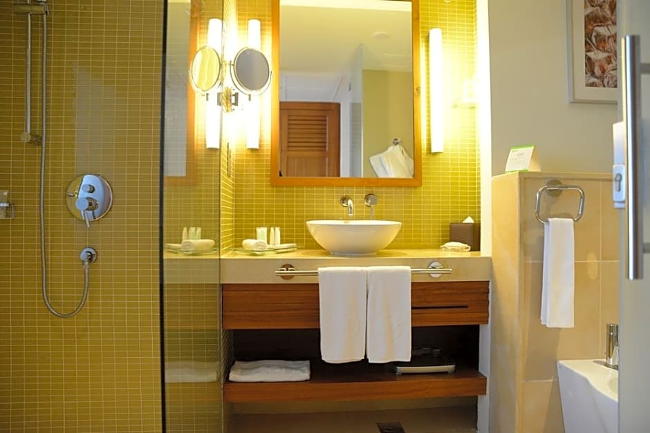 Yas Plaza Marina By Ihg