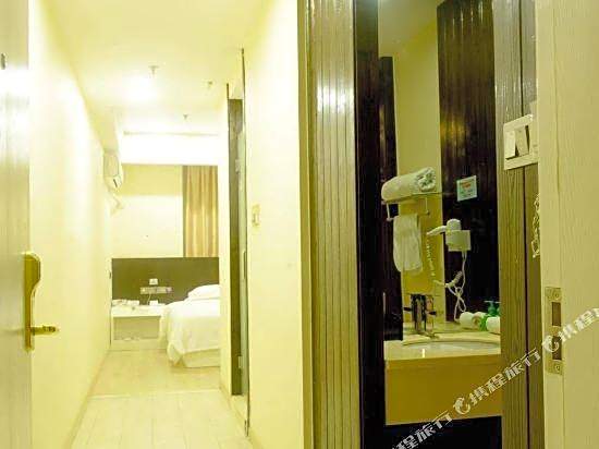 Yiju Hotel (Ningbo Southern Business District Mingzhou Hospital)