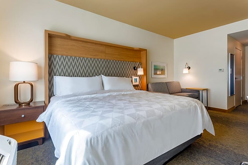 Holiday Inn & Suites Cedar Falls-Waterloo Event Ctr By IHG