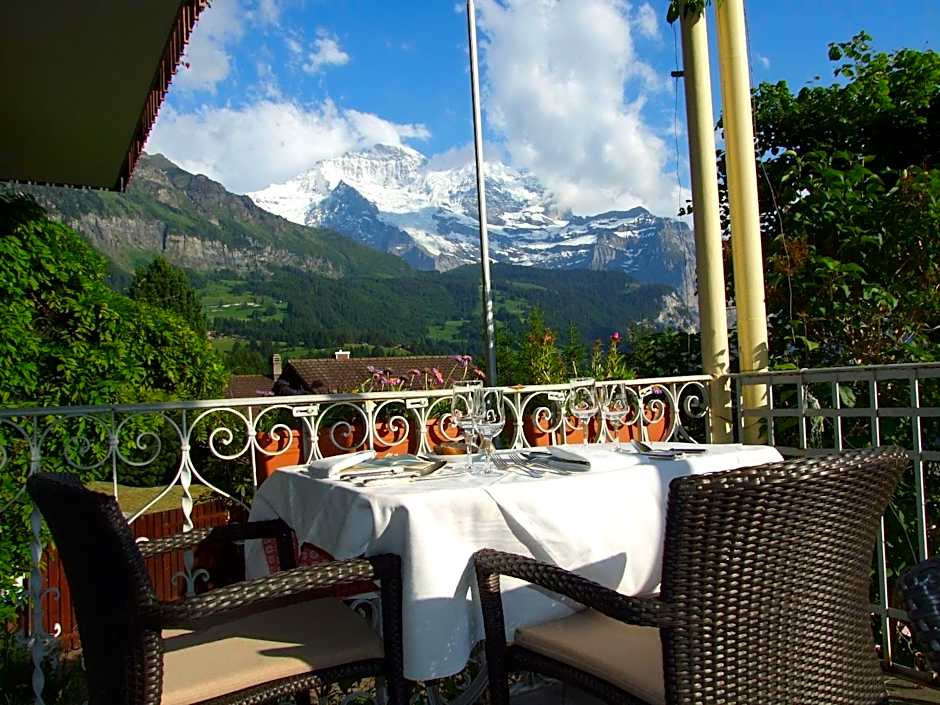 Hotel Bellevue - Traditional Swiss Hideaway