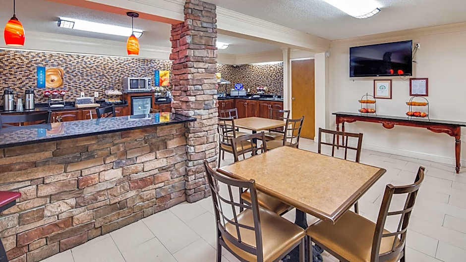 Best Western Inn And Suites Of Macon